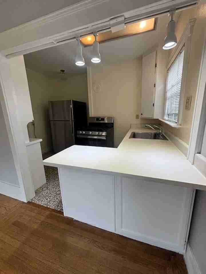 Listing photo 1 of 5