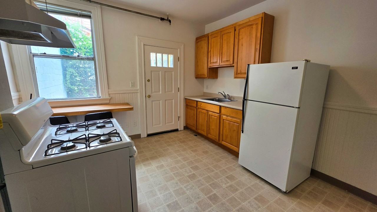 Listing photo 1 of 5