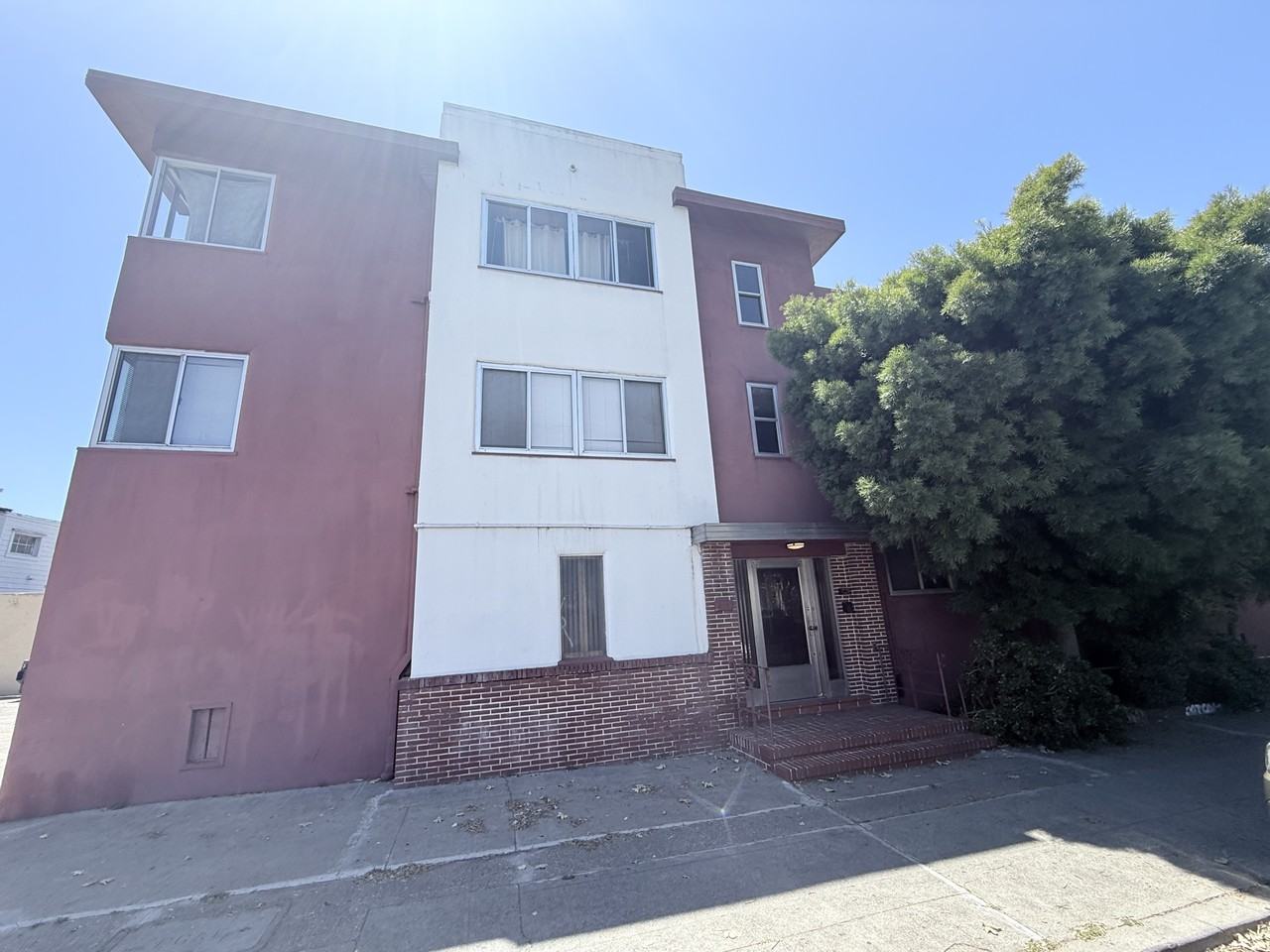 Listing photo 1 of 5