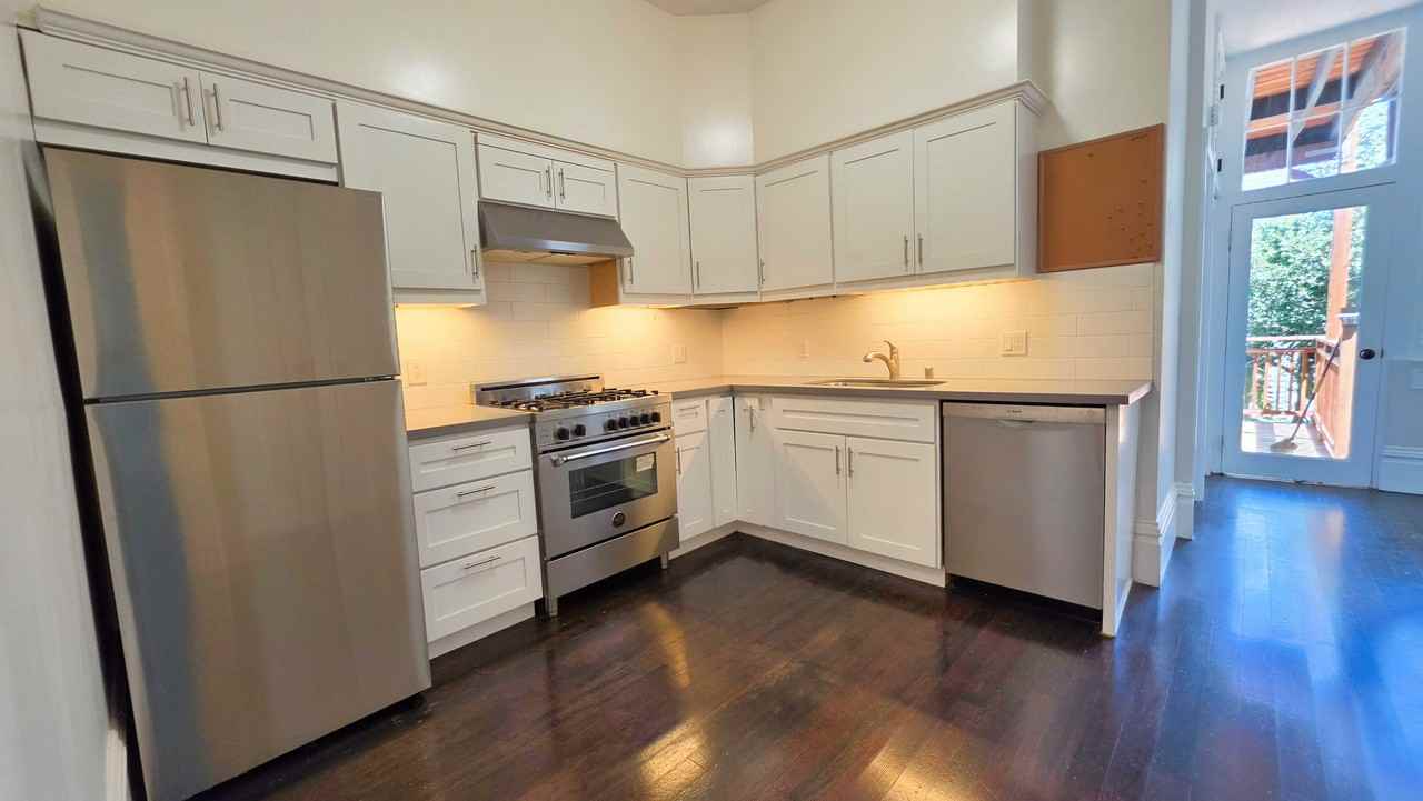 Listing photo 1 of 5