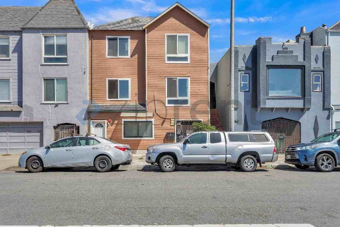 Listing photo 1 of 5