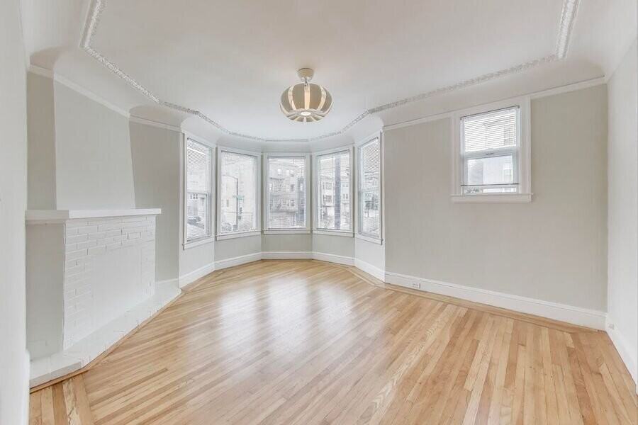 Listing photo 1 of 5