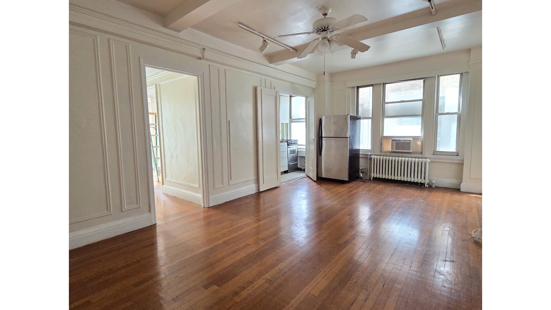 Listing photo 1 of 5