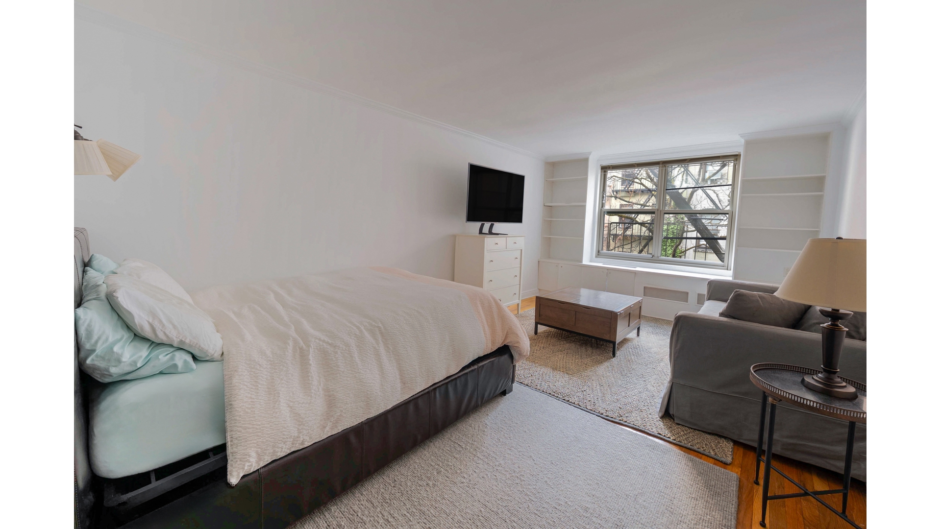 Listing photo 1 of 5