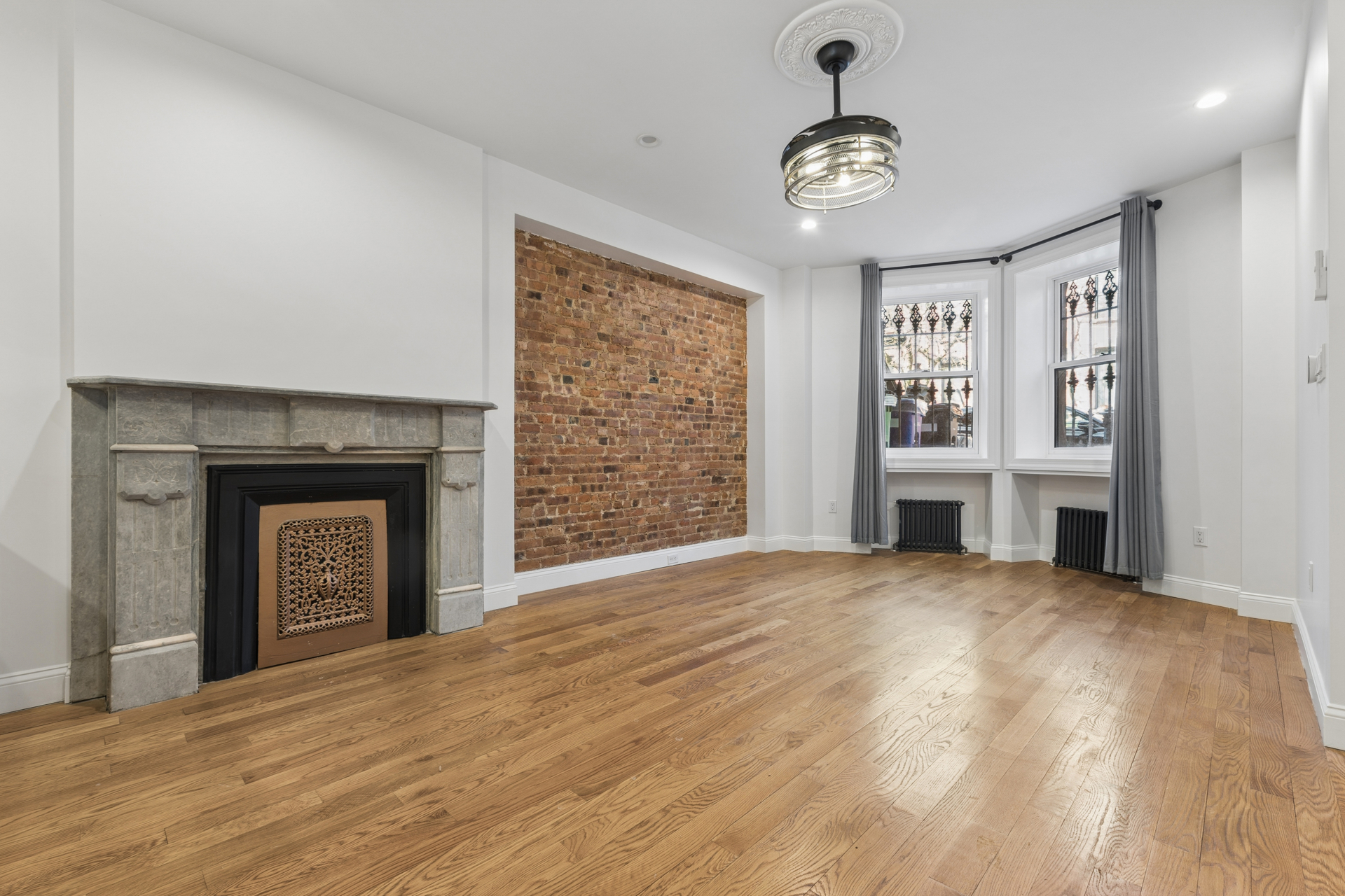 Listing photo 1 of 5