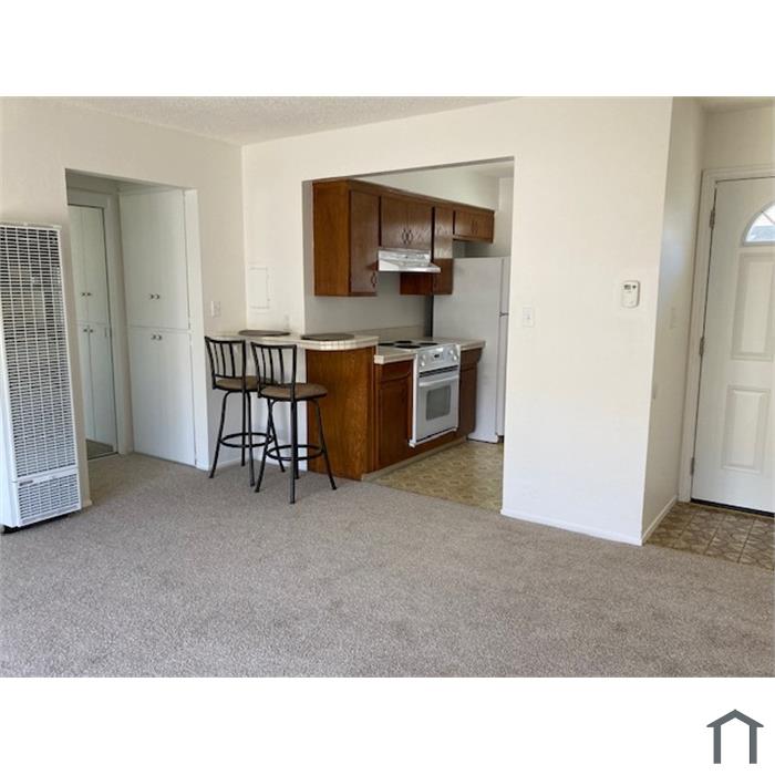 Listing photo 1 of 5