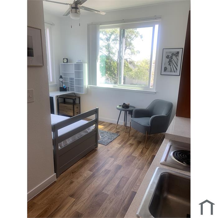 Listing photo 1 of 5
