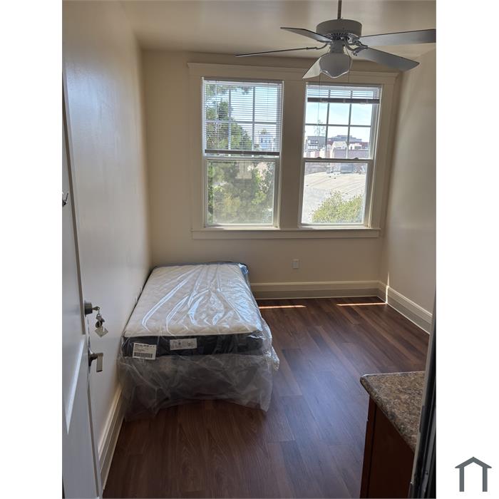 Listing photo 1 of 3