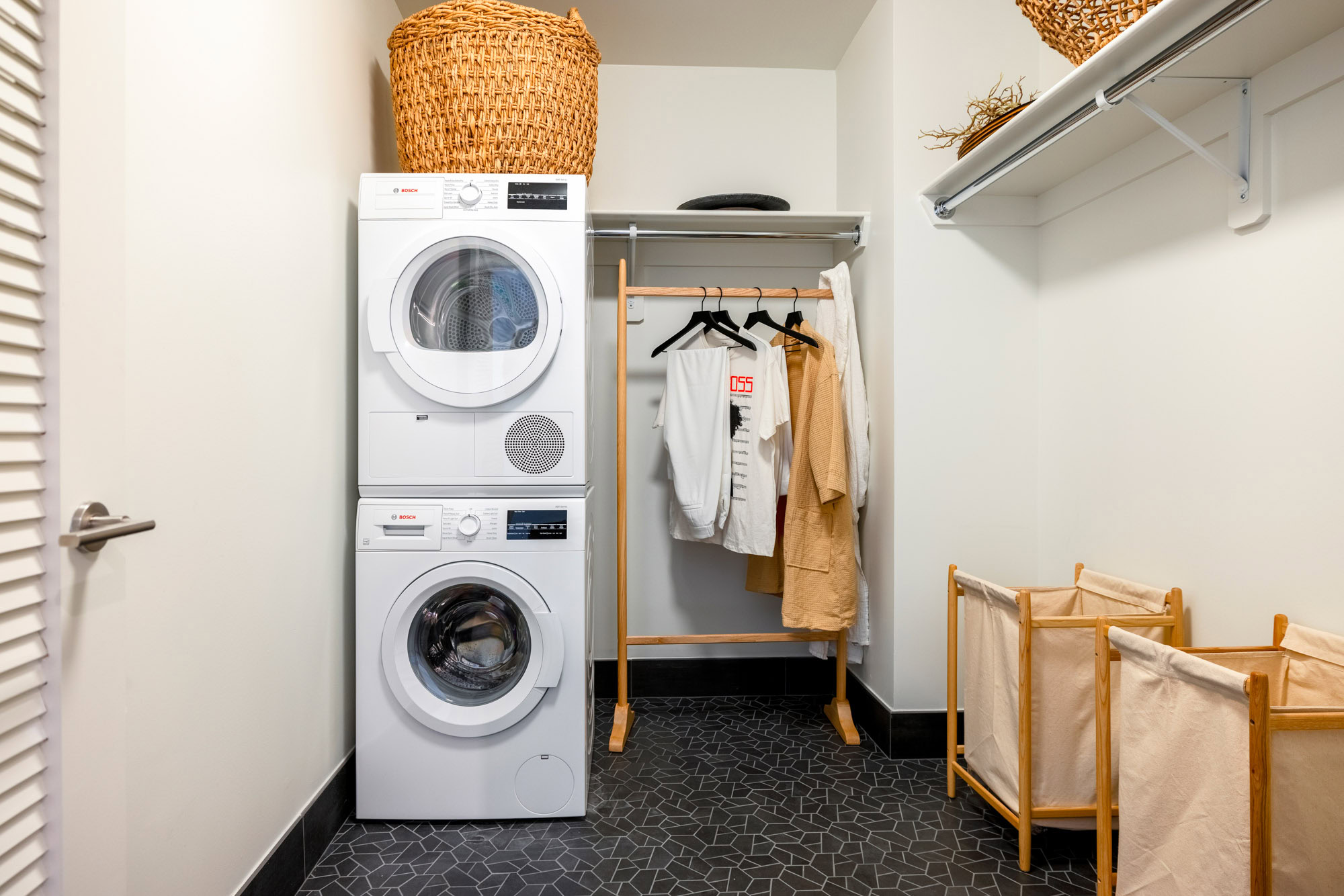 Listing photo 1 of 11