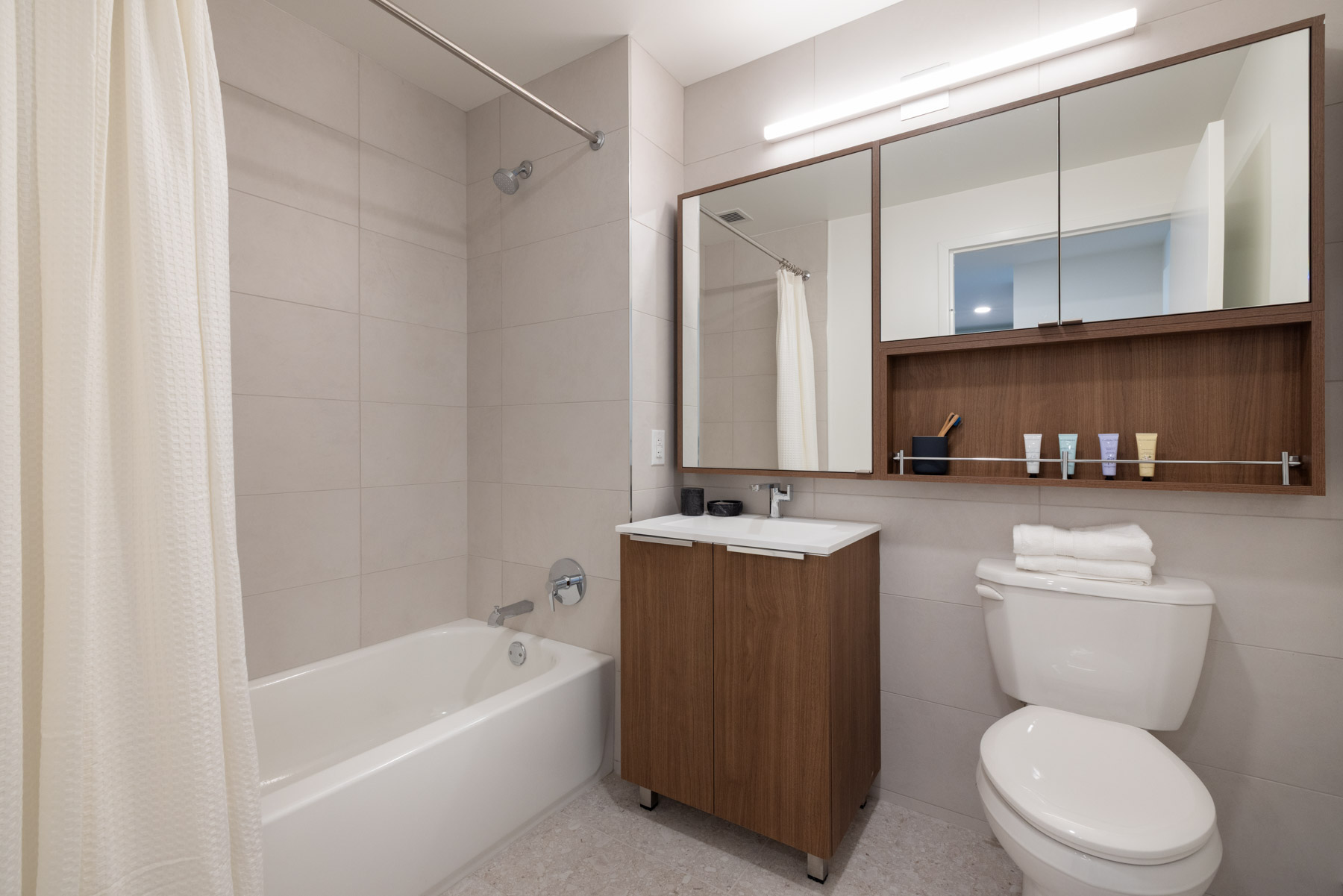 Listing photo 1 of 5