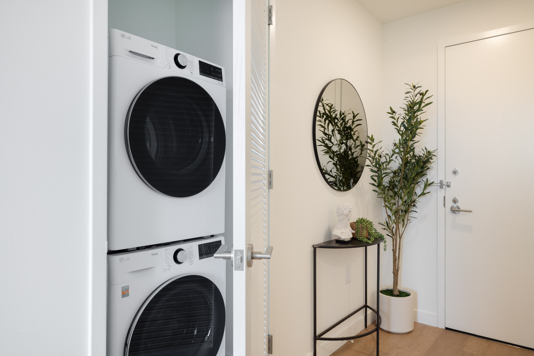 Listing photo 1 of 7