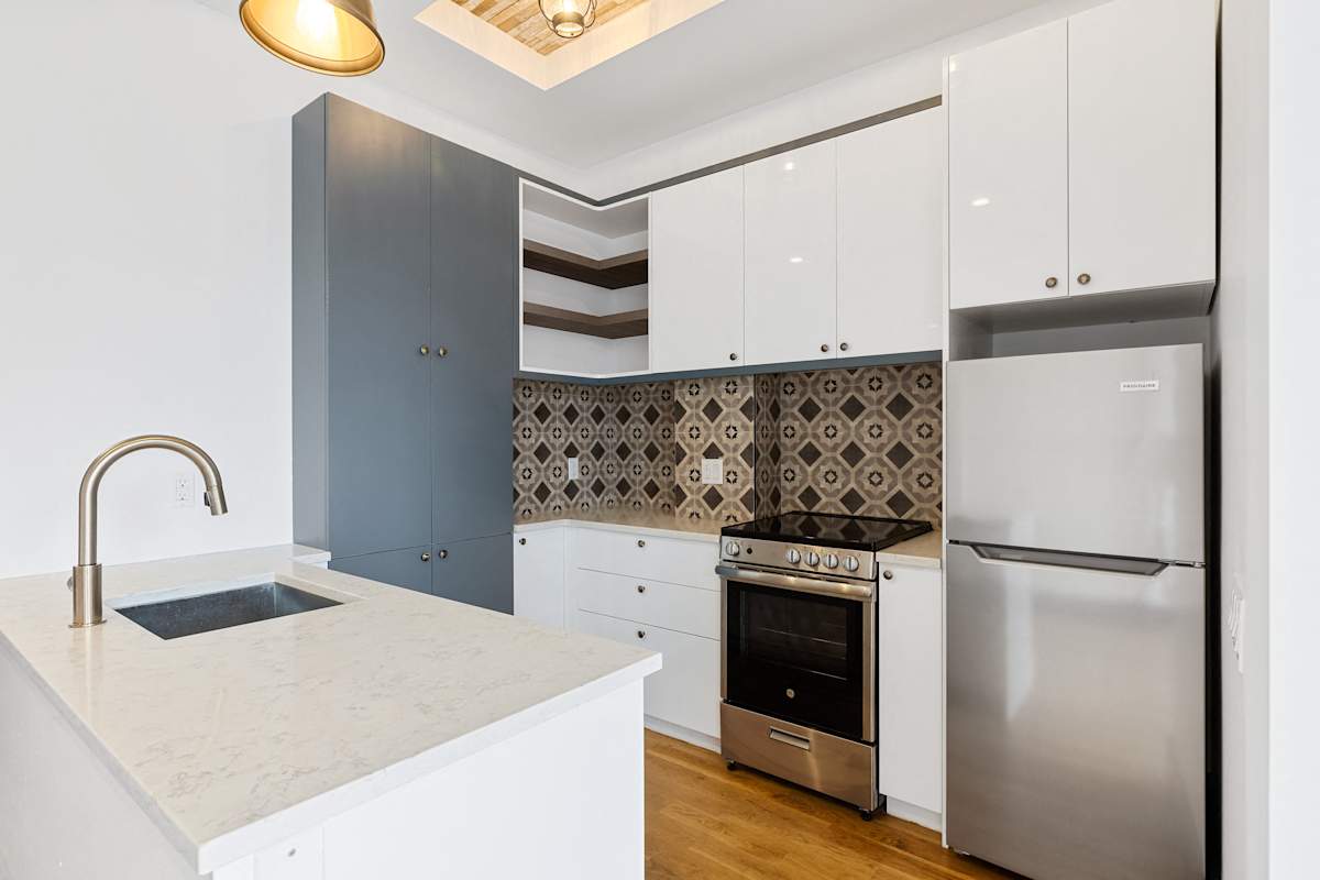 Listing photo 1 of 6