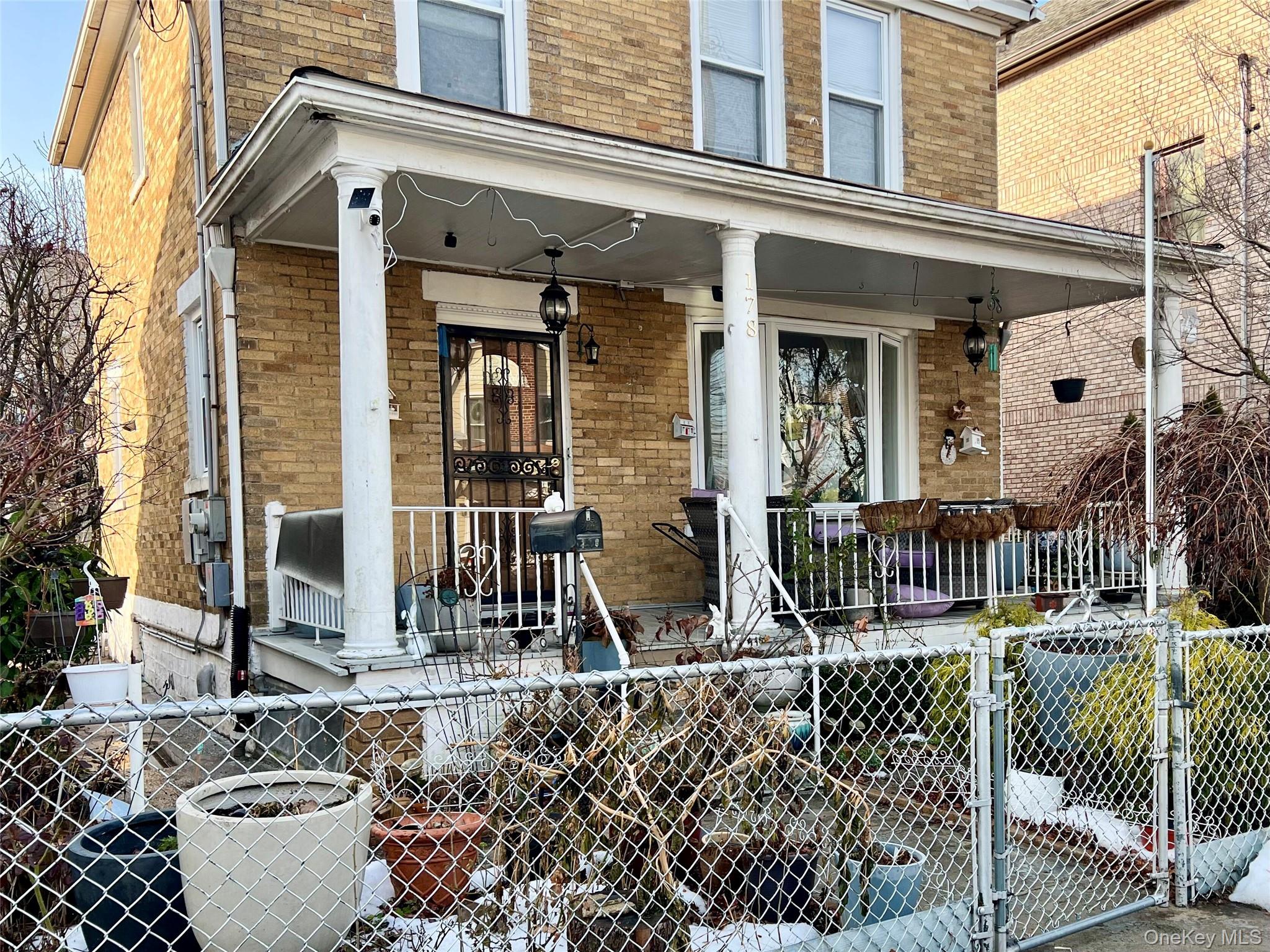 Listing photo 1 of 5