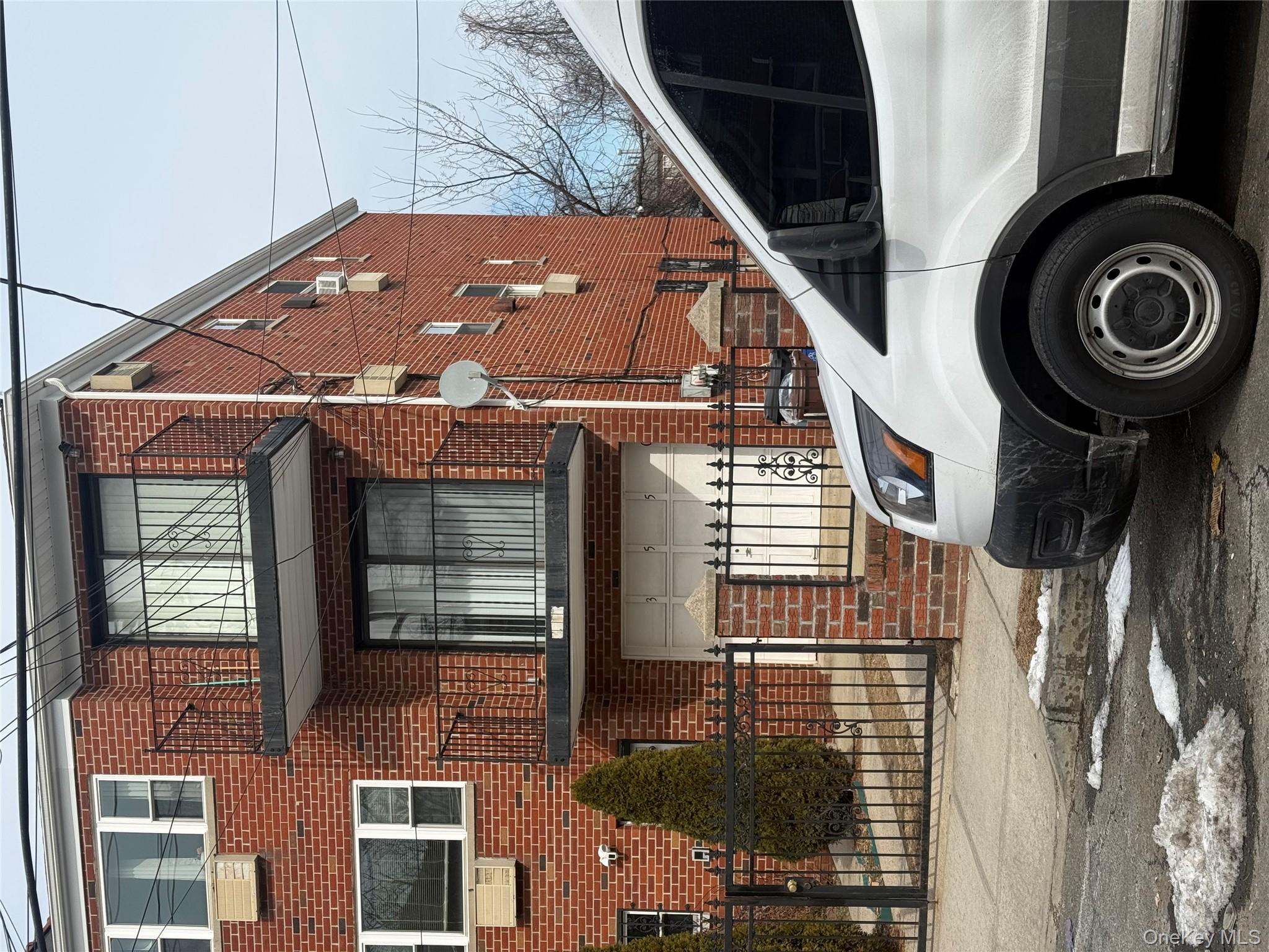 Listing photo 1 of 5