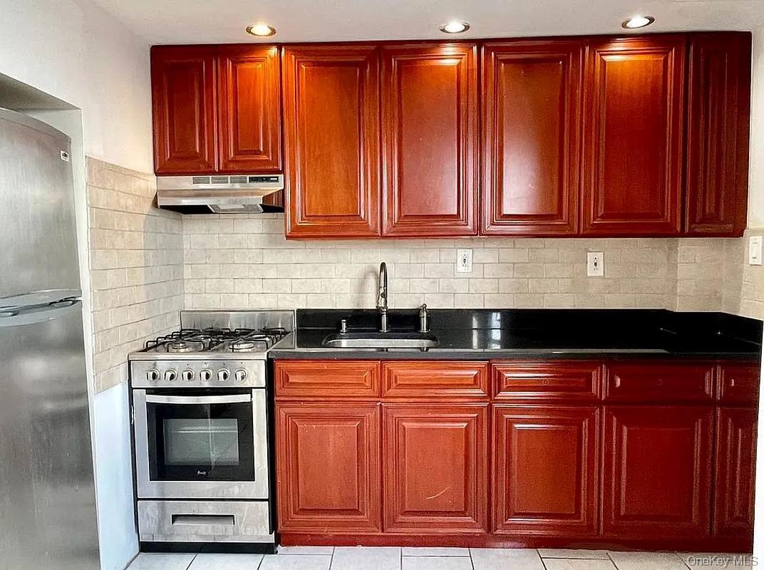 Listing photo 1 of 5