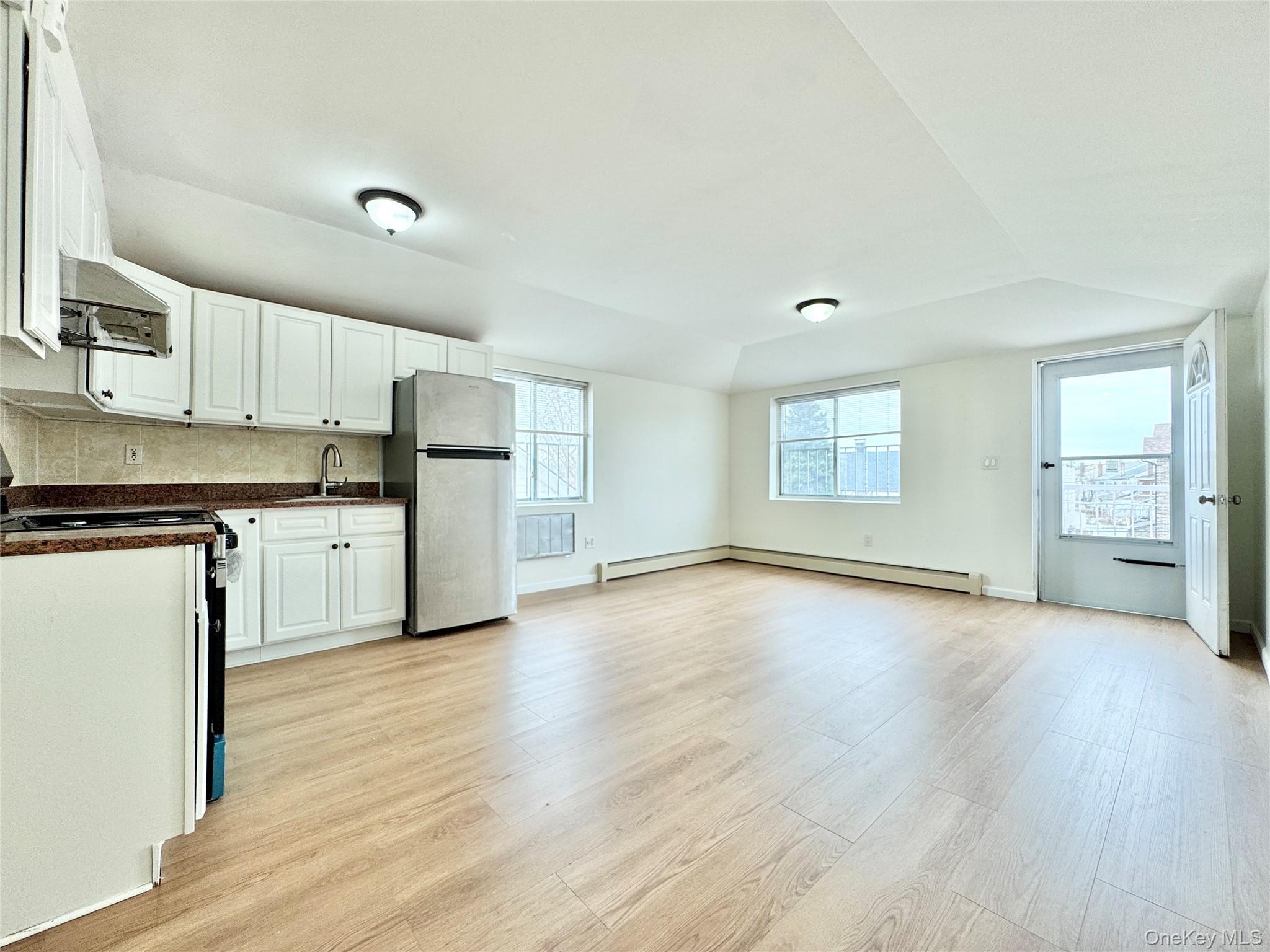 Listing photo 1 of 5