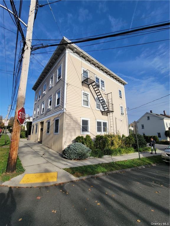 Listing photo 1 of 5