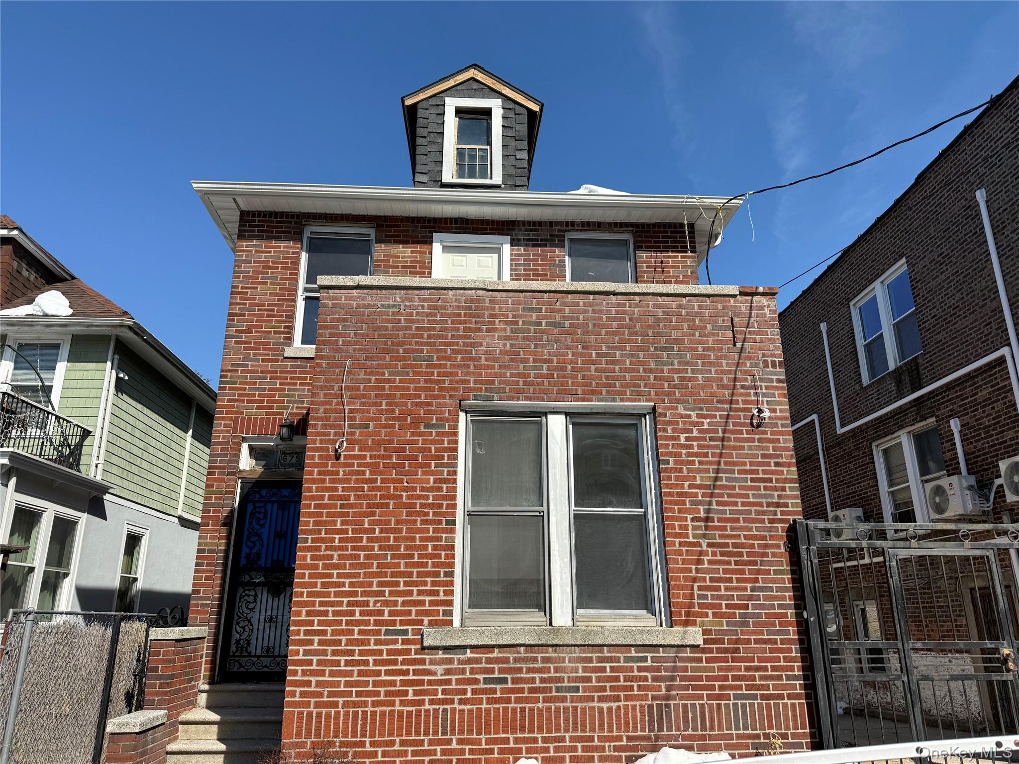 Listing photo 1 of 5