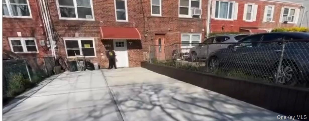 Listing photo 1 of 5