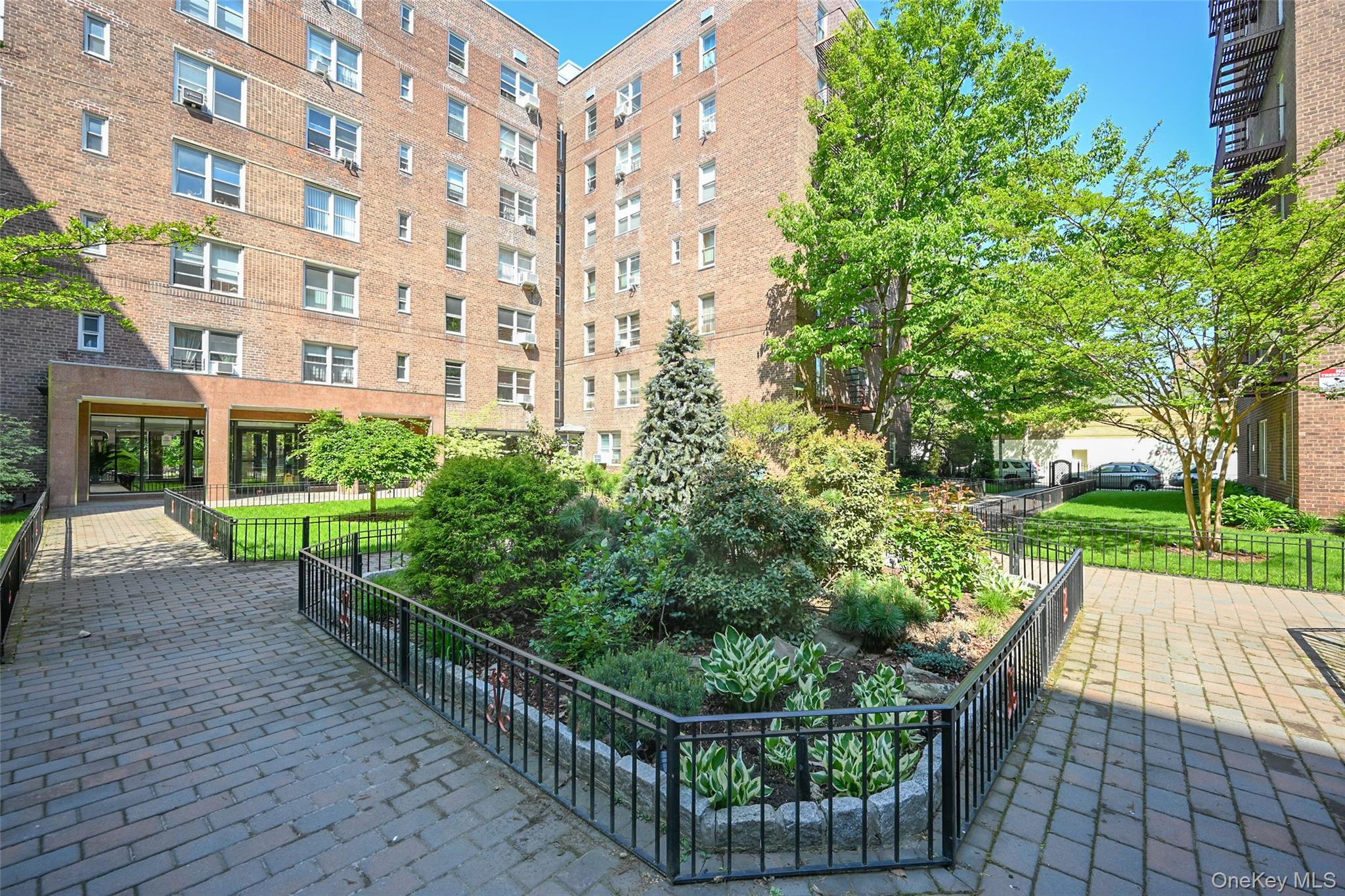 Listing photo 1 of 5