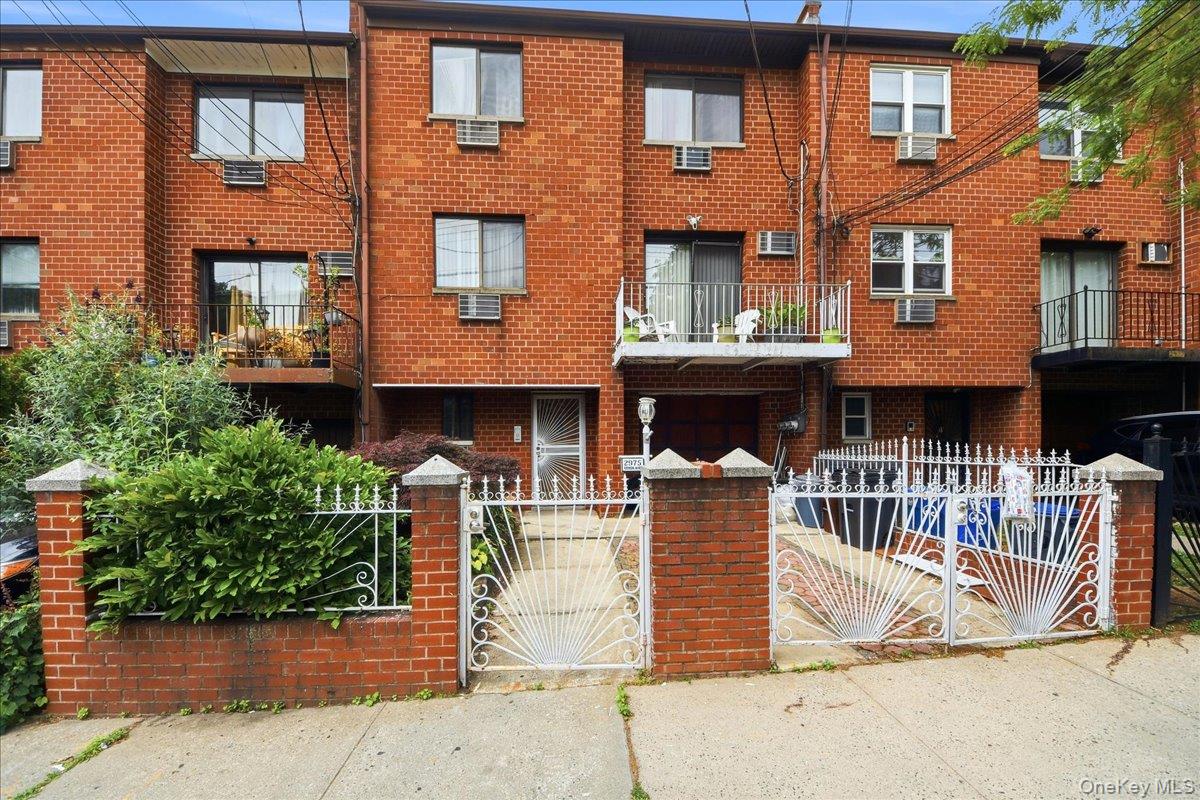 Listing photo 1 of 5