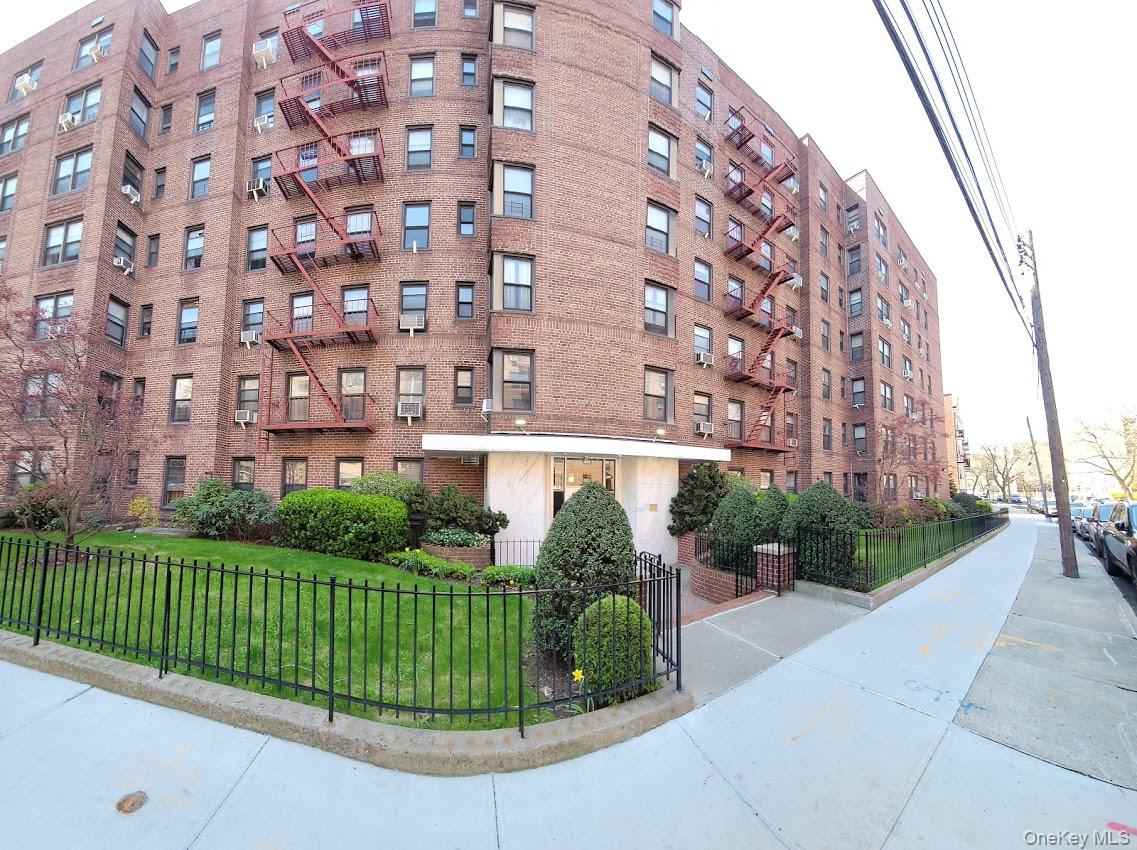Listing photo 1 of 5
