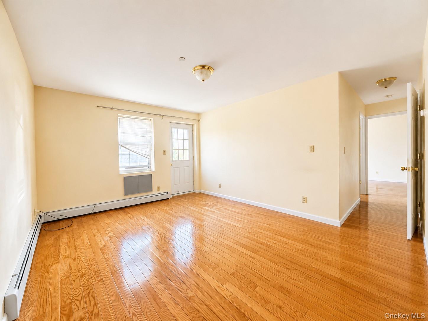 Listing photo 1 of 4