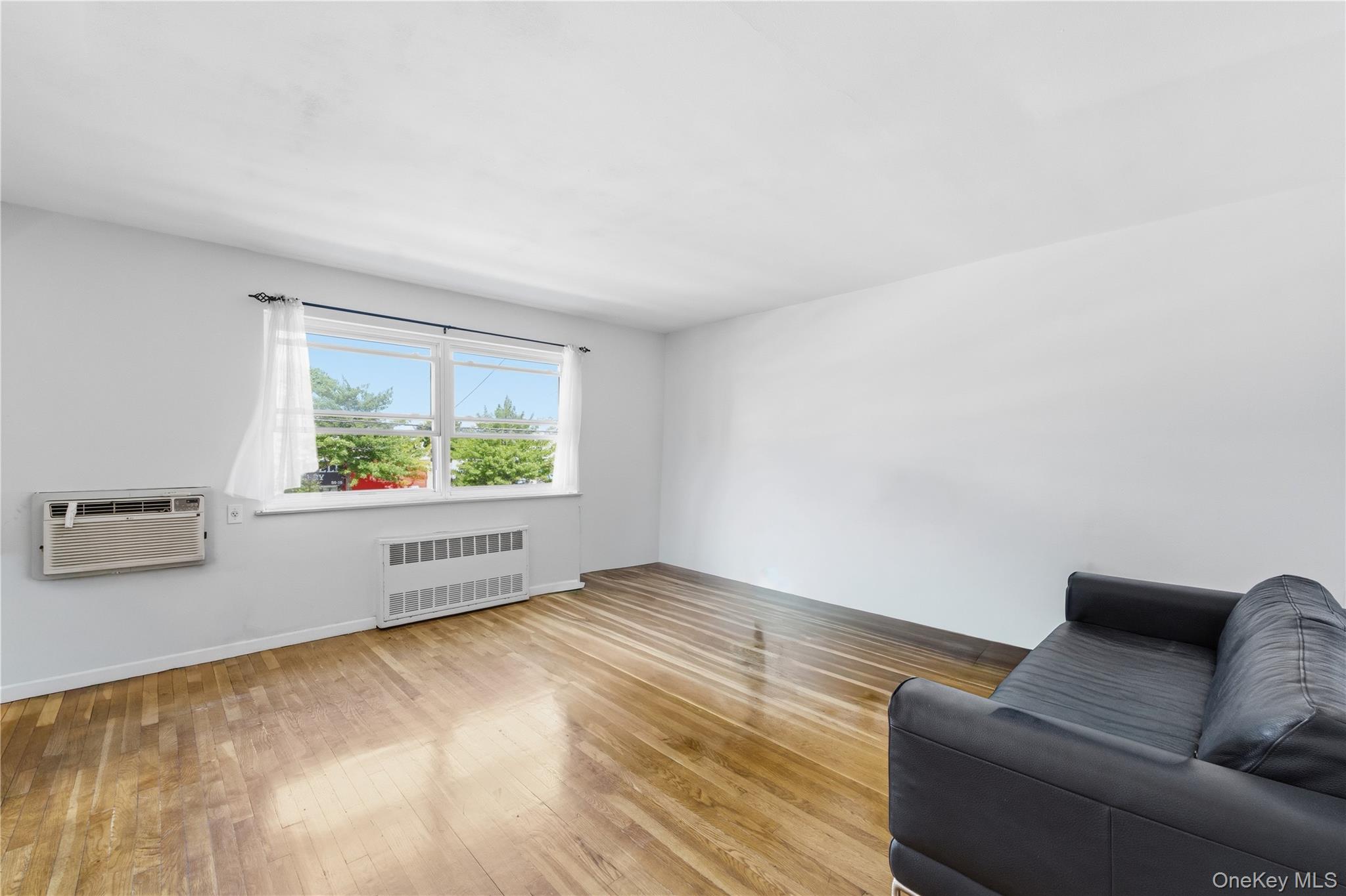 Listing photo 1 of 5