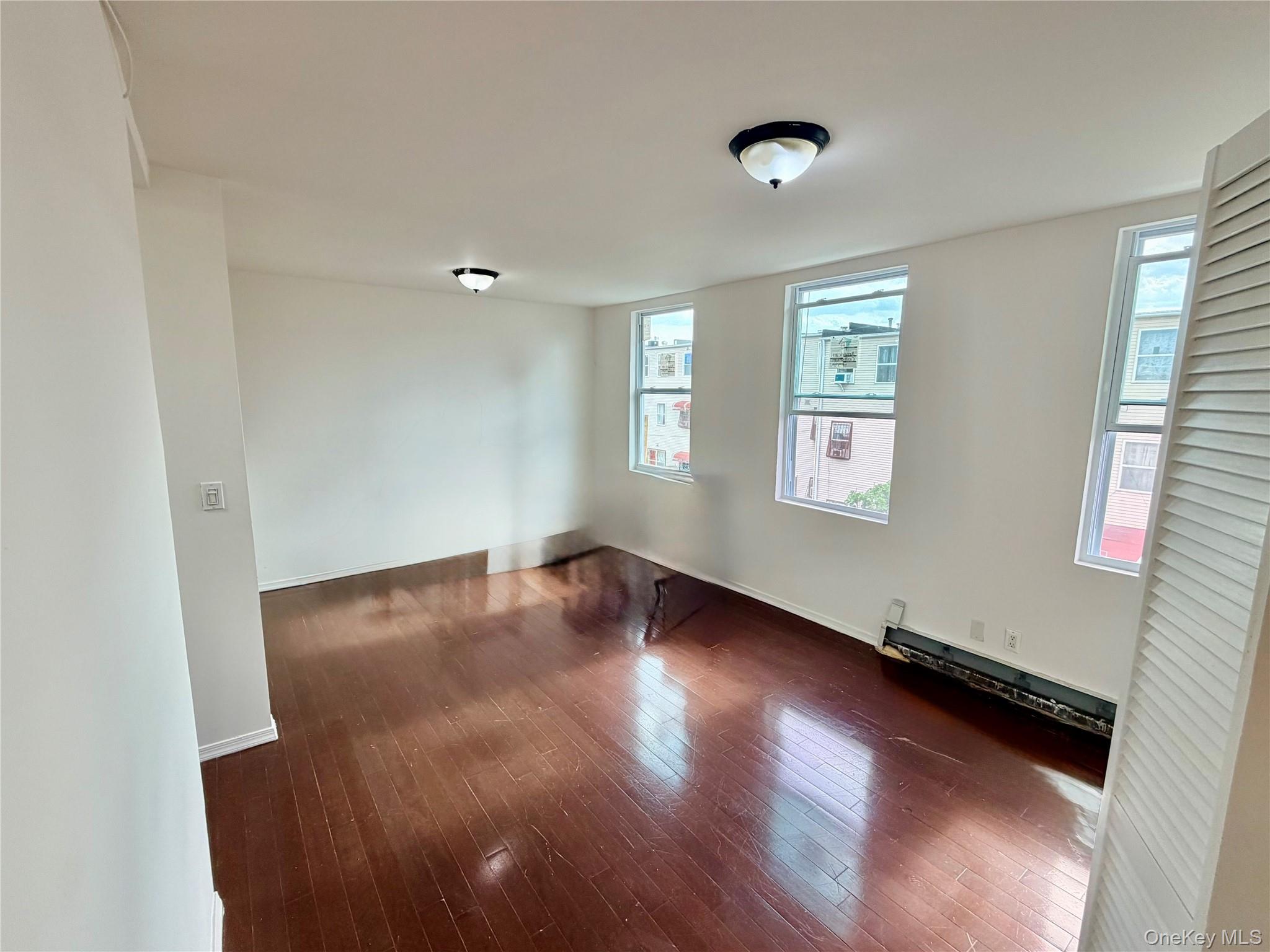Listing photo 1 of 5