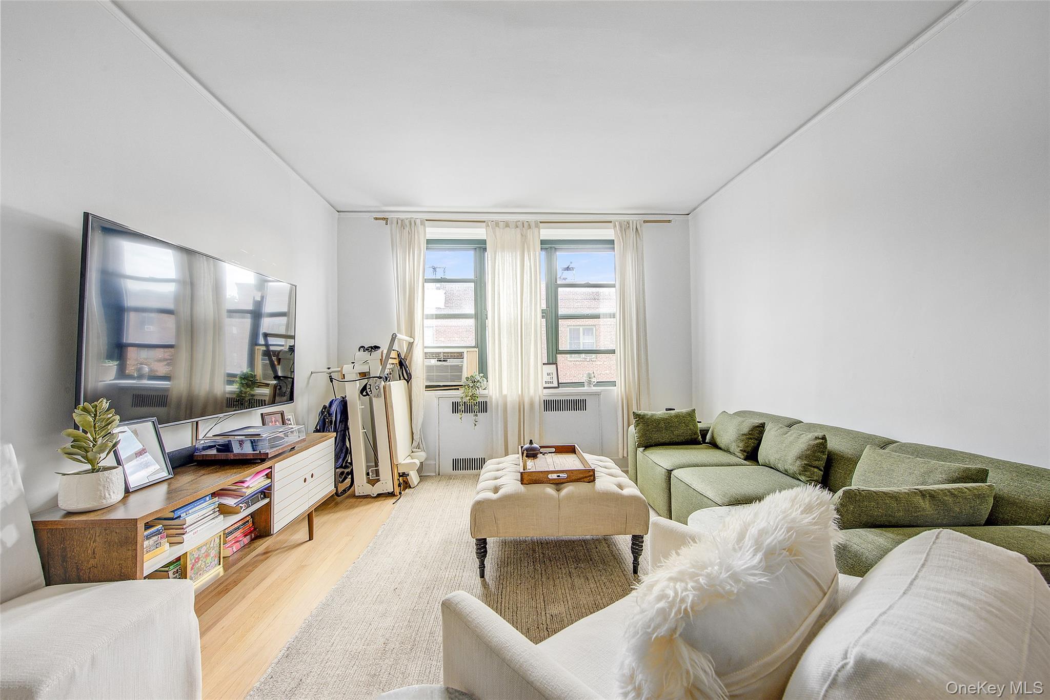 Listing photo 1 of 5