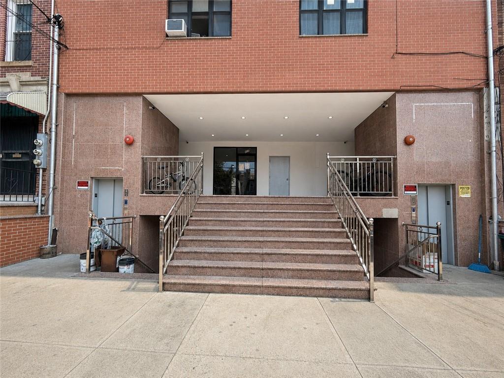 Listing photo 1 of 5