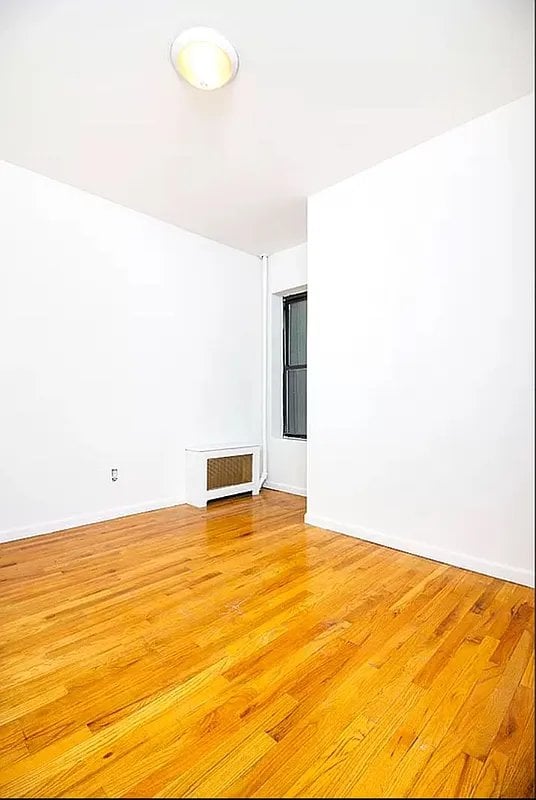 Listing photo 1 of 5