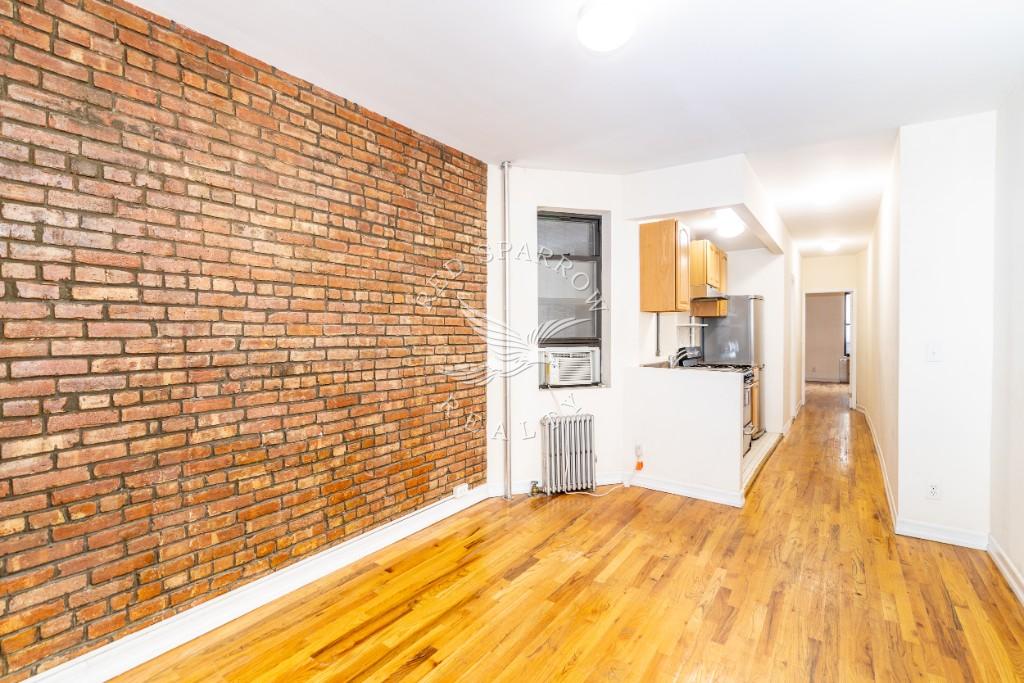 Listing photo 1 of 5