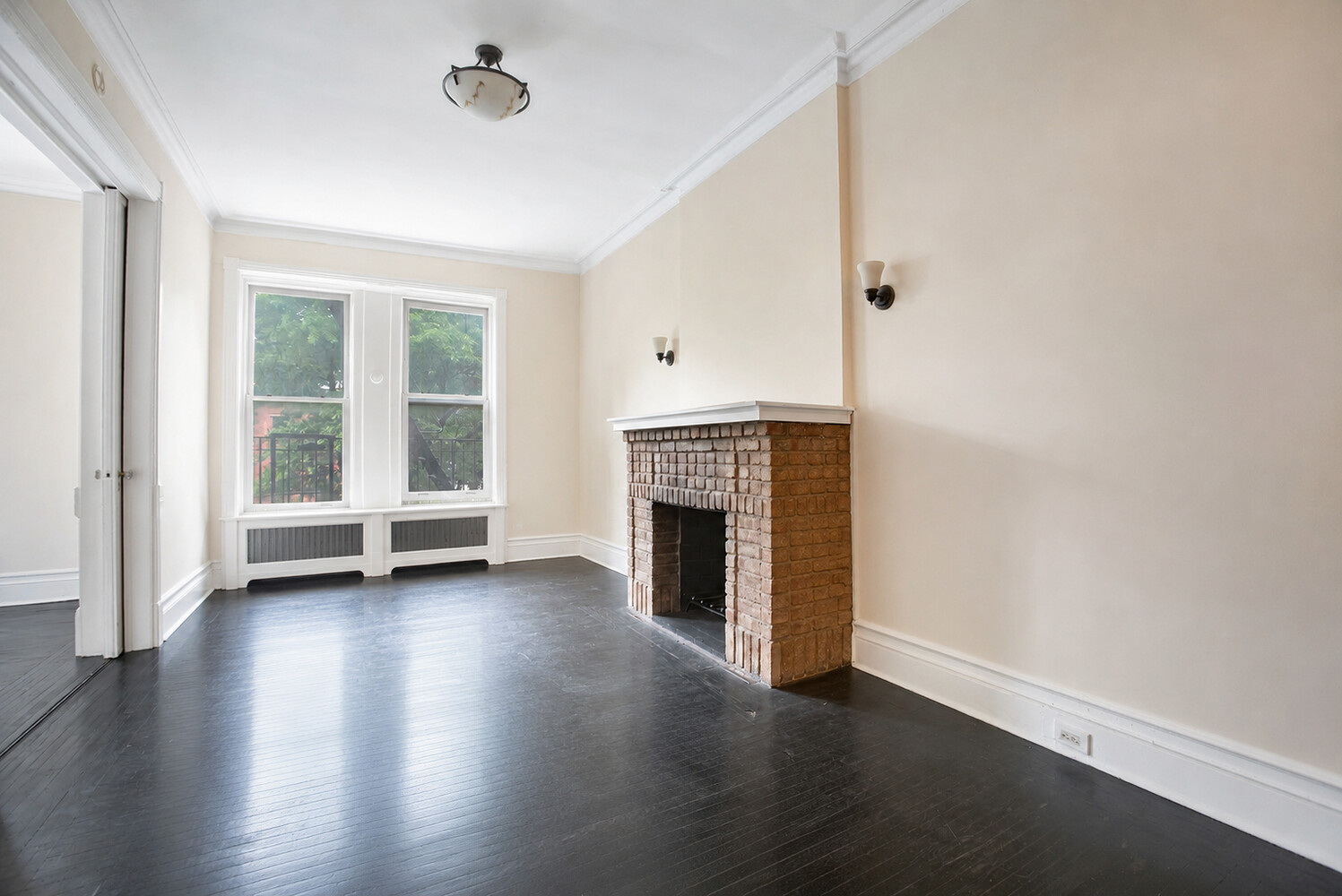 Listing photo 1 of 5