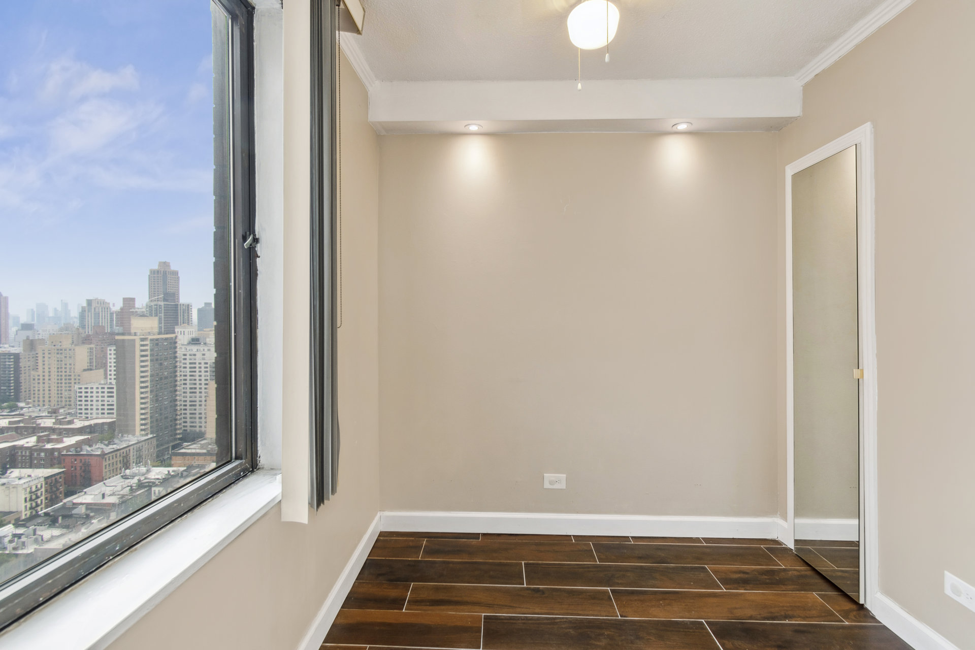 Listing photo 1 of 5