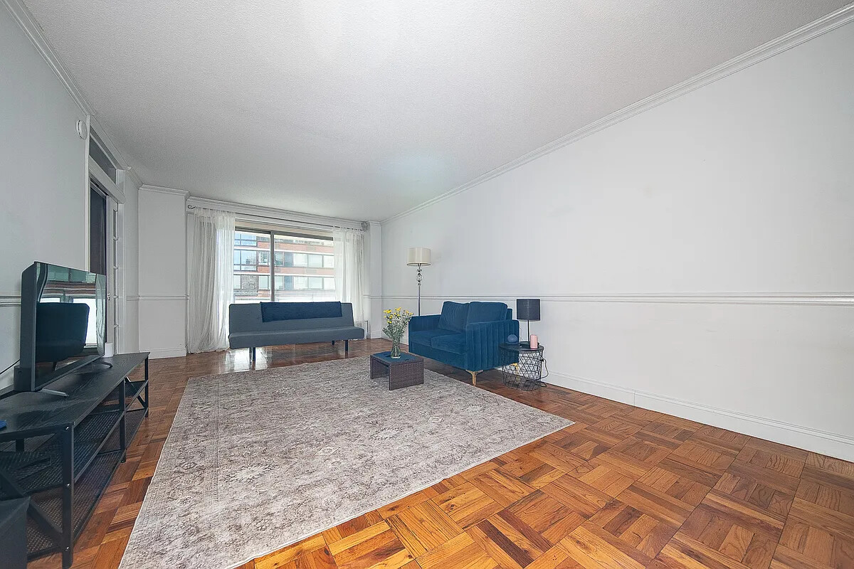 Listing photo 1 of 5