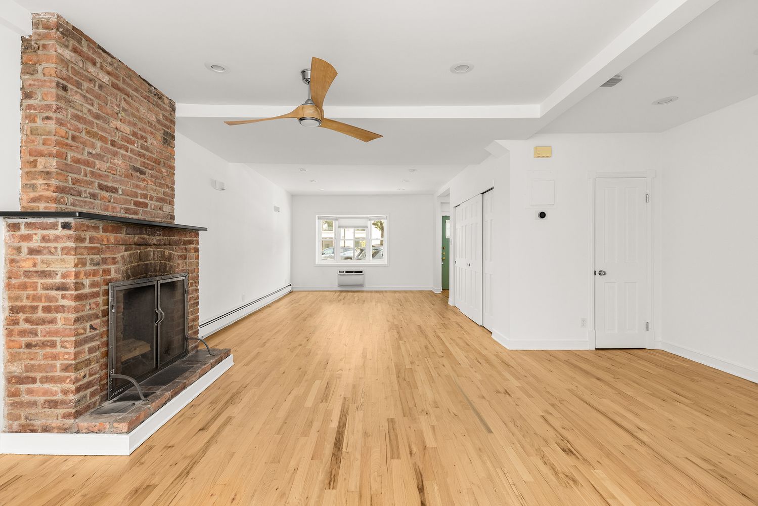 Listing photo 1 of 6