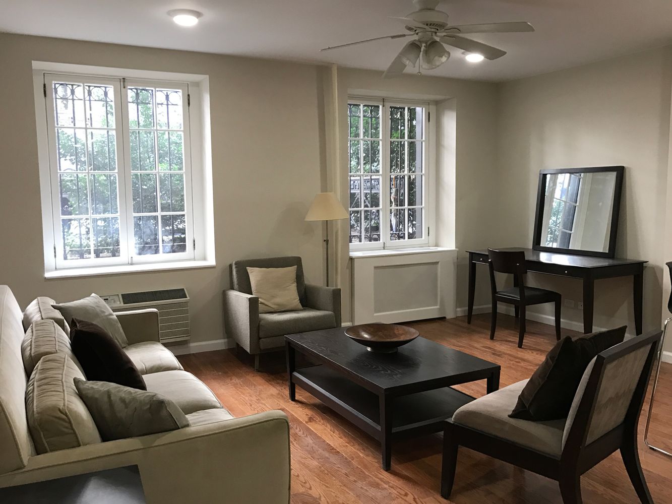 Listing photo 1 of 6