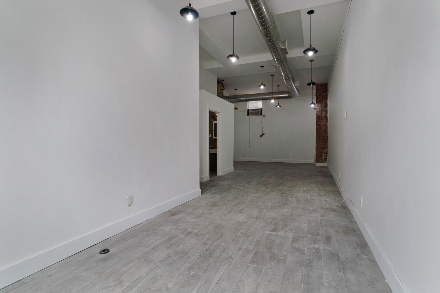 Listing photo 1 of 6