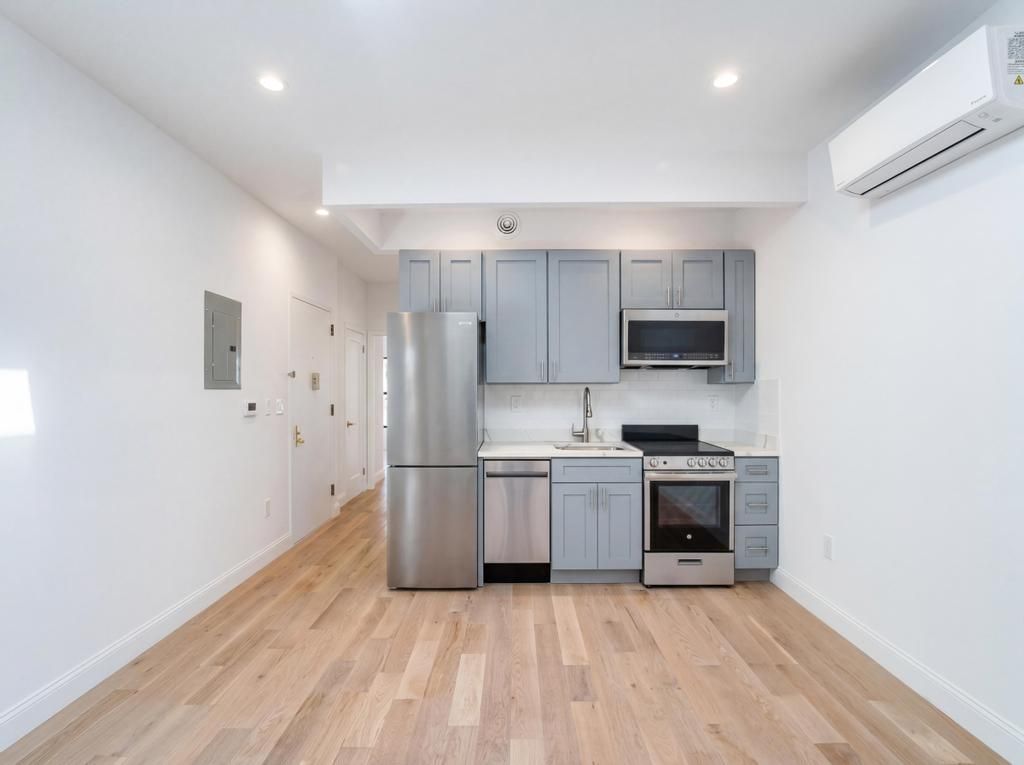 Listing photo 1 of 6