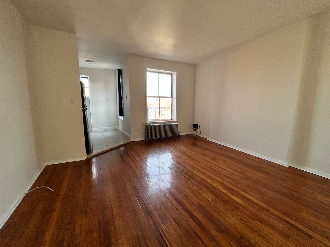 Listing photo 1 of 6