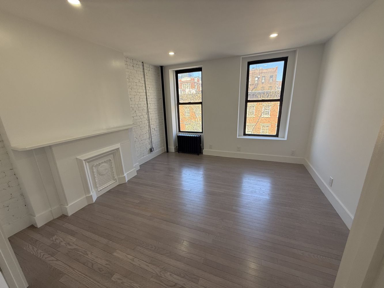 Listing photo 1 of 6