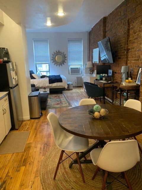 Listing photo 1 of 6