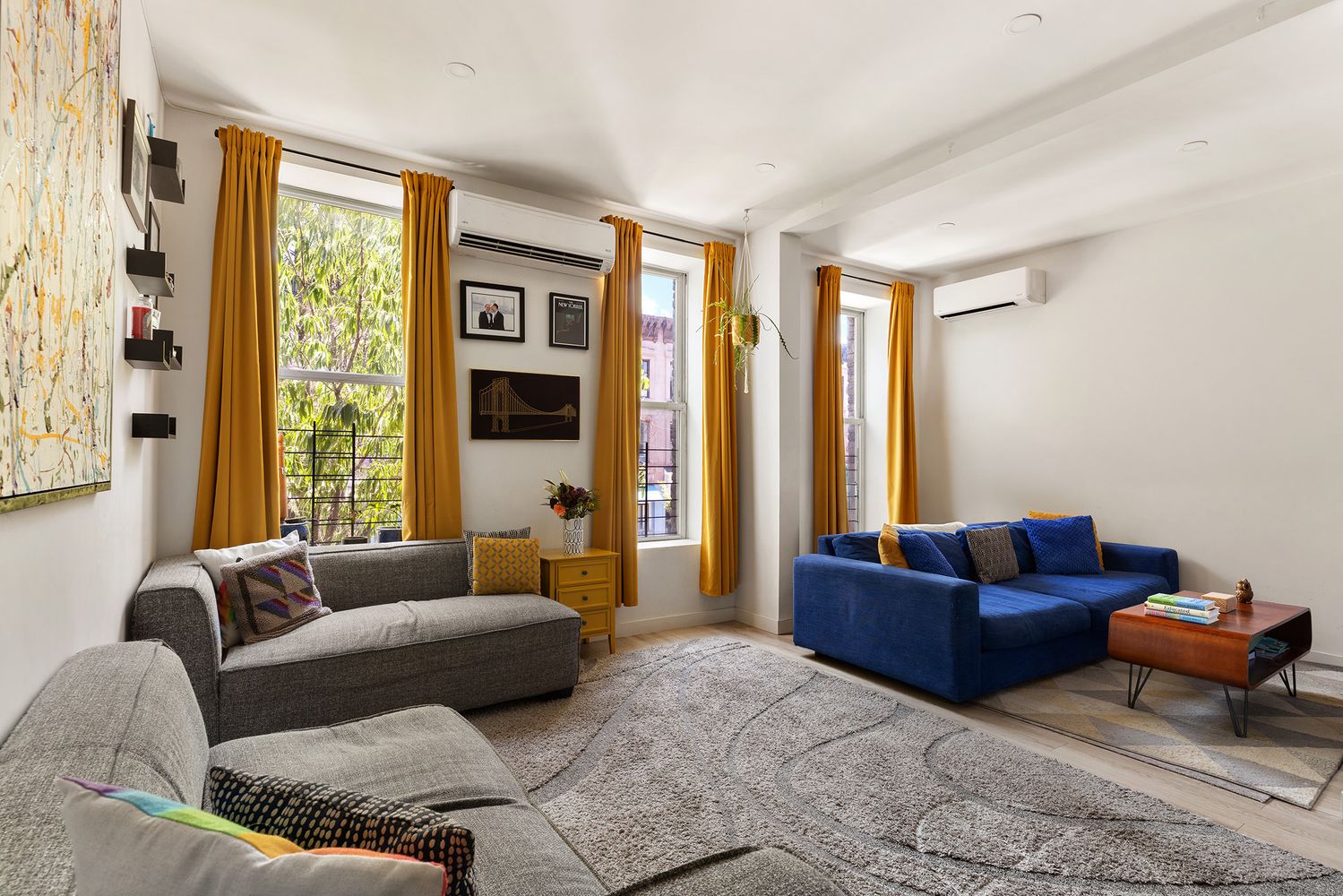 Listing photo 1 of 6