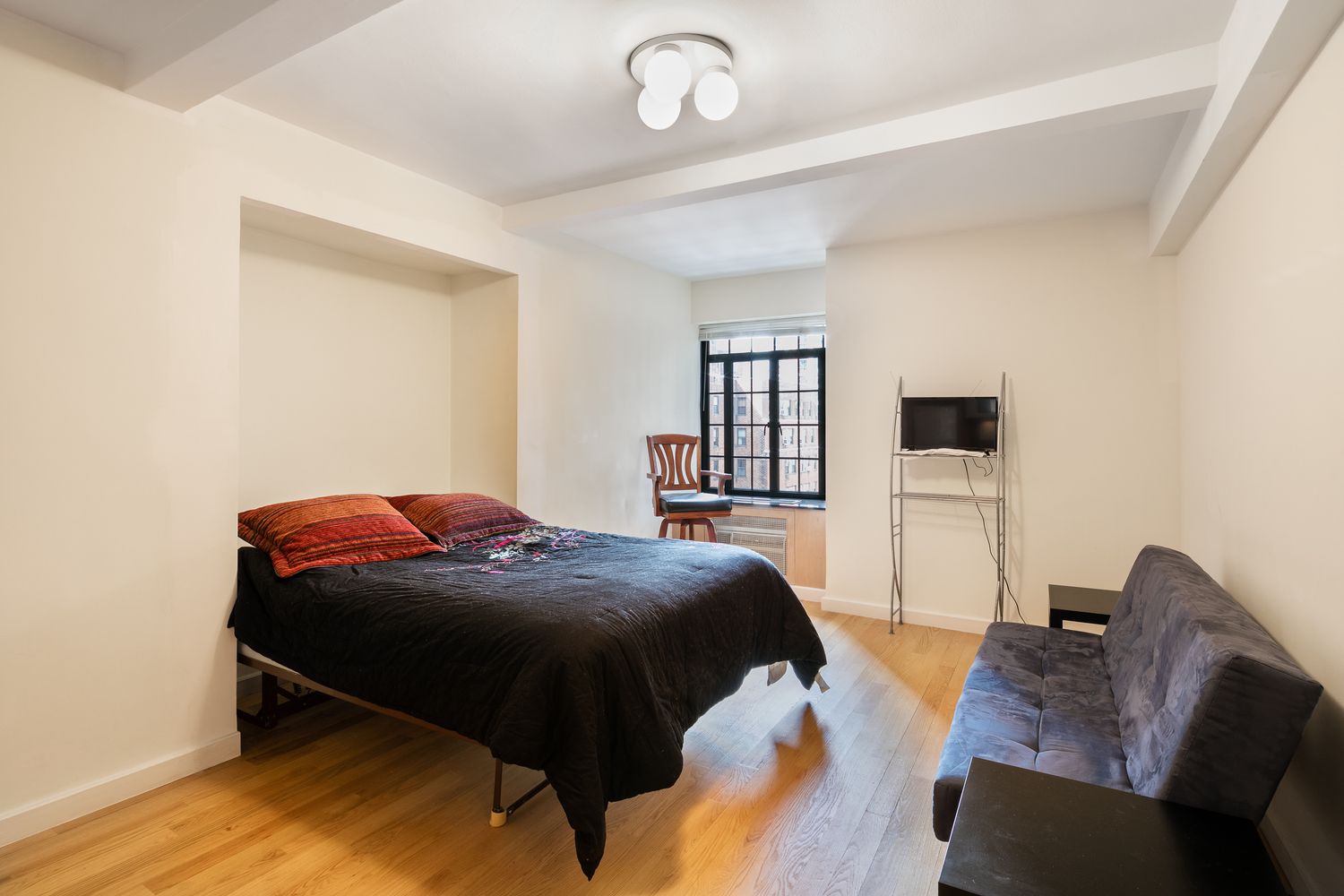 Listing photo 1 of 6