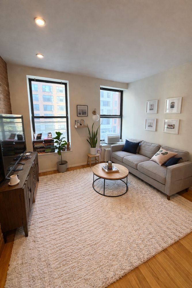 Listing photo 1 of 6