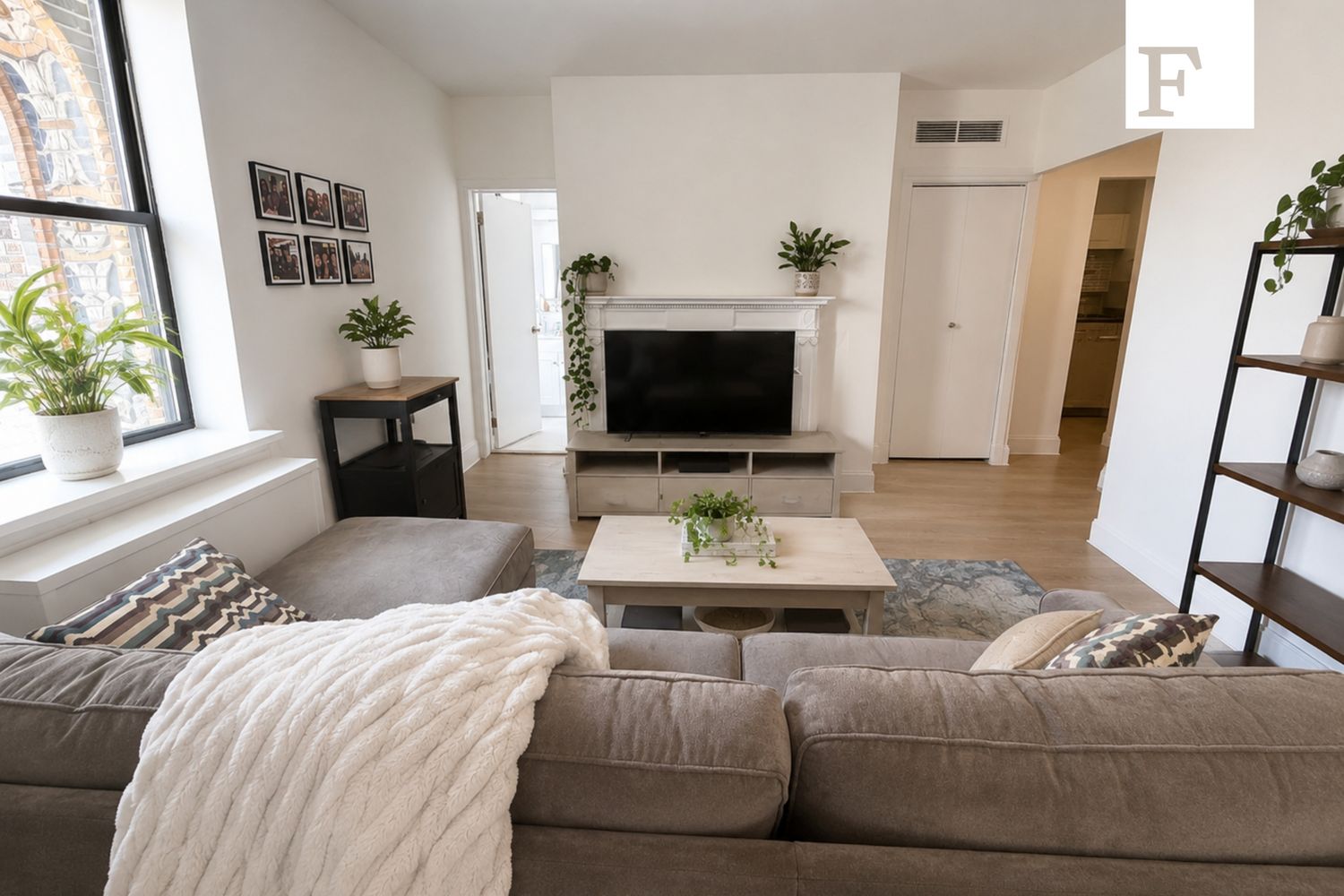 Listing photo 1 of 6