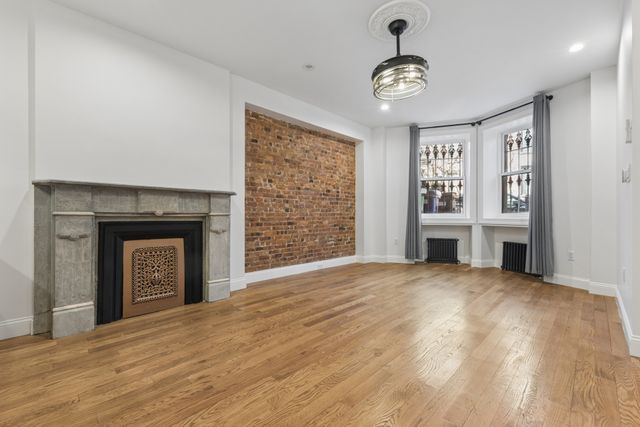 Listing photo 1 of 6