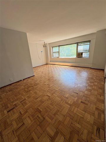 Listing photo 1 of 12