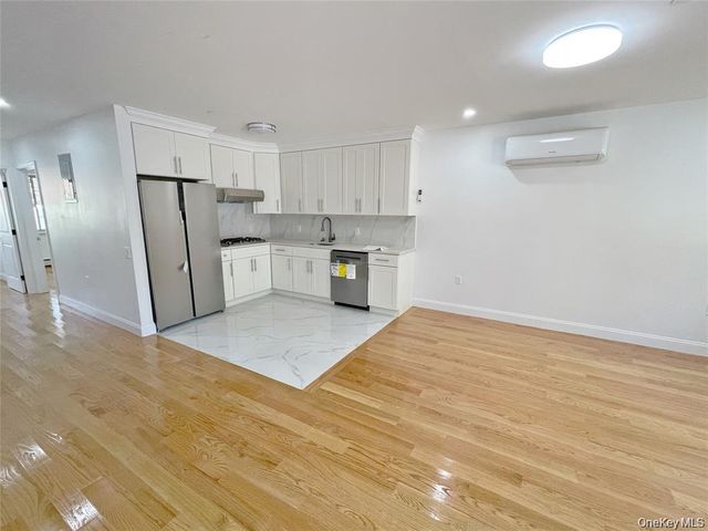 Listing photo 1 of 6